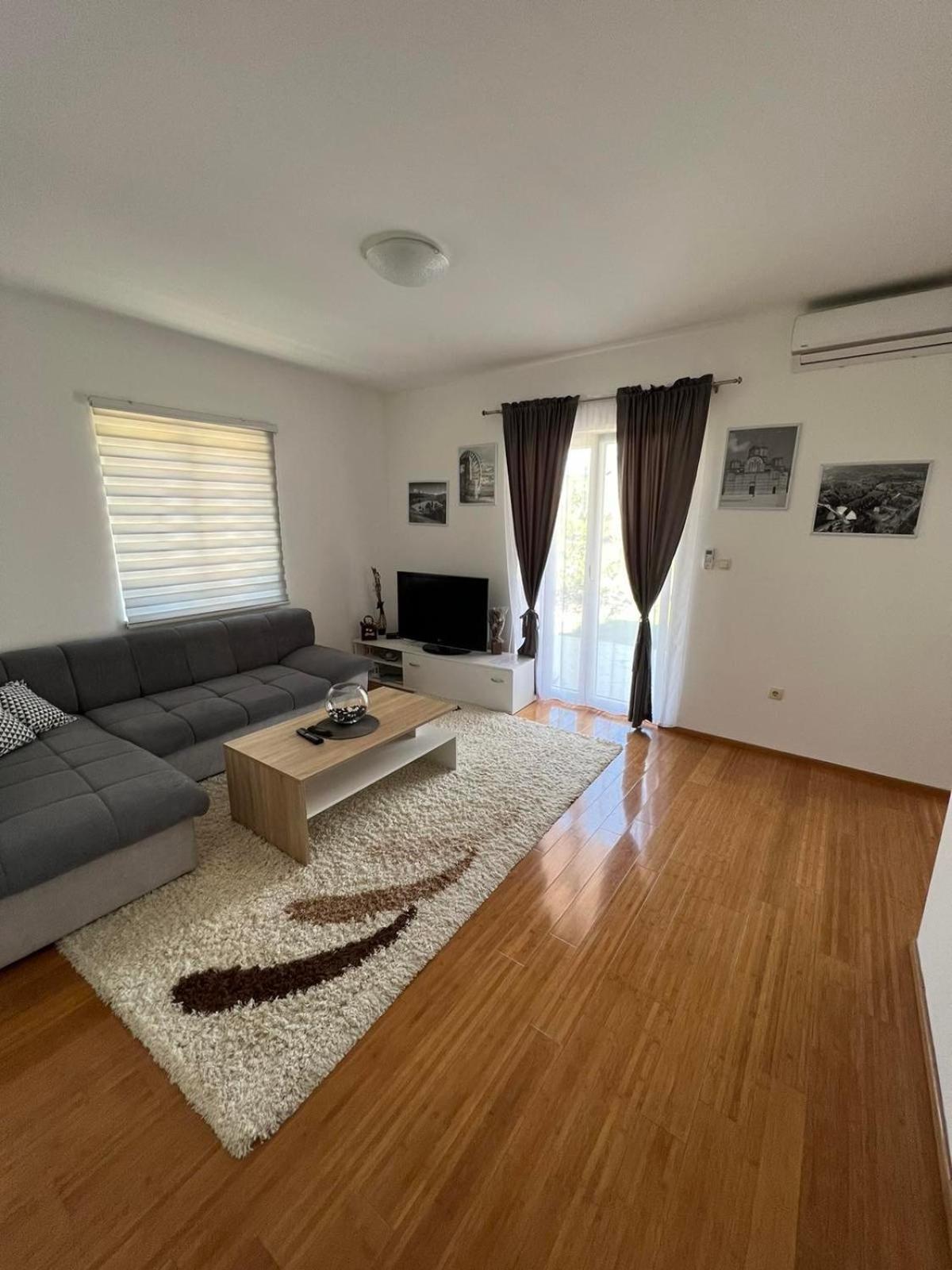 Anika Apartment เทรบินเย ภายนอก รูปภาพ