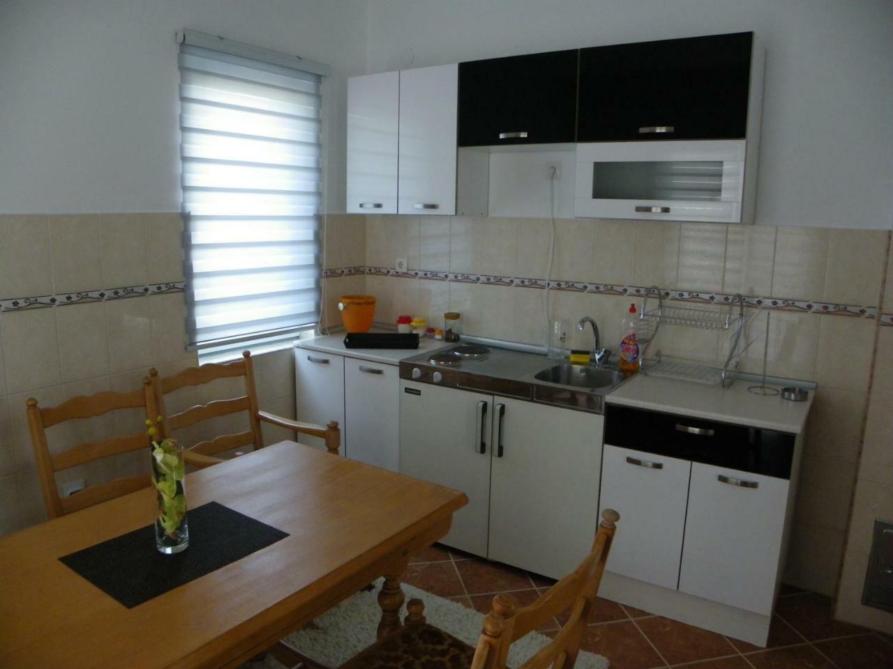 Anika Apartment เทรบินเย ภายนอก รูปภาพ