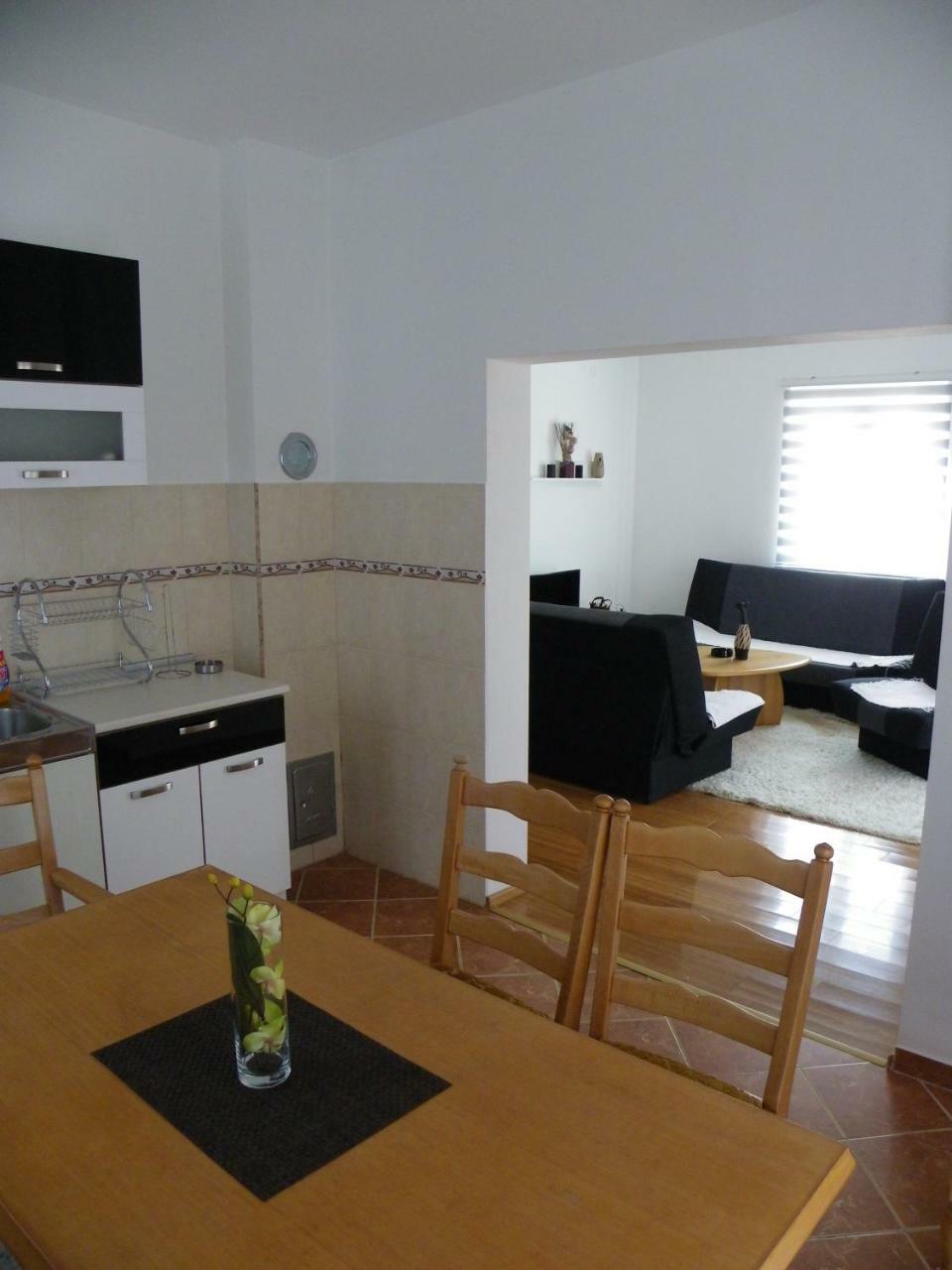Anika Apartment เทรบินเย ภายนอก รูปภาพ