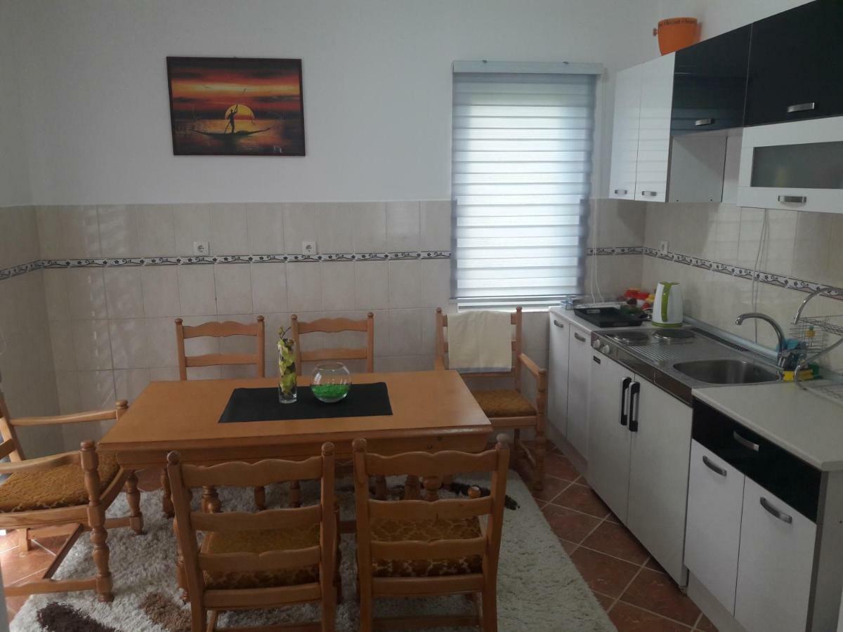 Anika Apartment เทรบินเย ภายนอก รูปภาพ